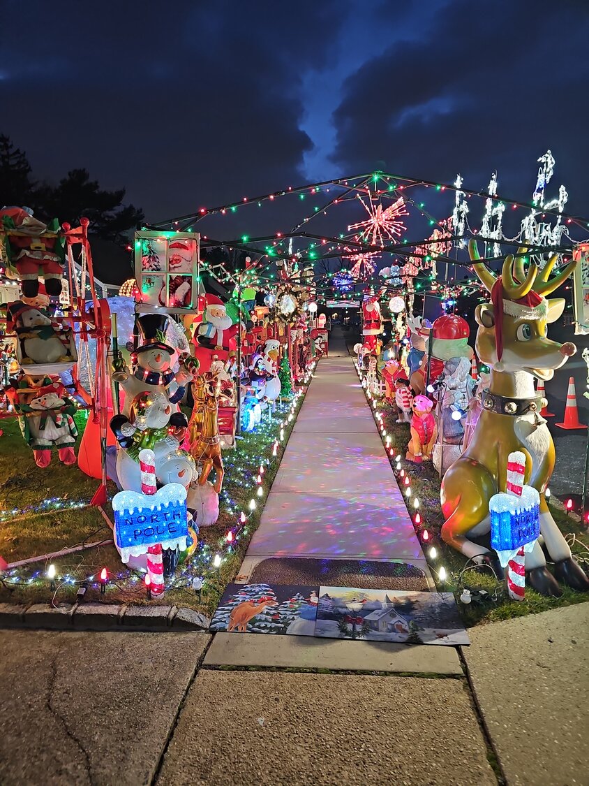 Franklin Square holiday light show raises money for St. Jude’s Herald